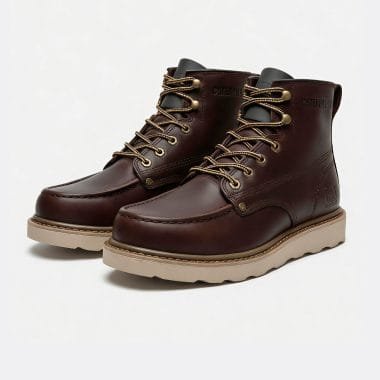 A bota Caterpillar Glenroc homem pele é a escolha ideal para quem procura resistência, conforto e estilo robusto no dia a dia. Fabricada em pele de alta qualidade, garante durabilidade e adaptação perfeita ao pé.