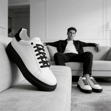 Sapatilha masculina Ushindi em micropele, com interior em pele e sola em poliuretano. Um modelo moderno, resistente e confortável para o dia a dia.