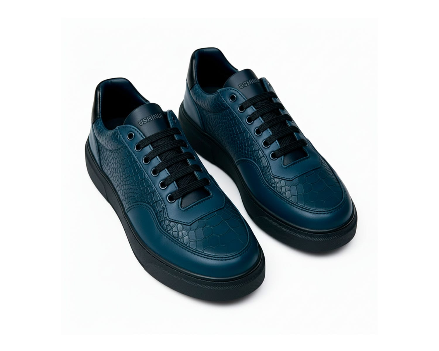 sapatilha-ushindi-blue-phyton-pele-homem.jpg Sapatilha Ushindi Blue Phyton azul em pele com sola EVA para homem. Sapatilha Ushindi Blue Phyton em pele para homem