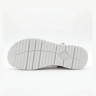 Sandália em pele conforto Acoped com tiras cruzadas dourado e palmilha removível com velcro