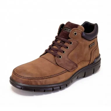 Botas Camport Impermeáveis em pele genuína castanhas para homem com sola antiderrapante e atacadores.